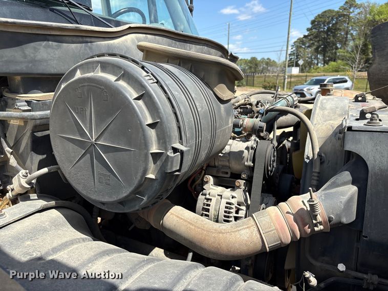 image for item EU0509 2005 International 4300 utility / service truck