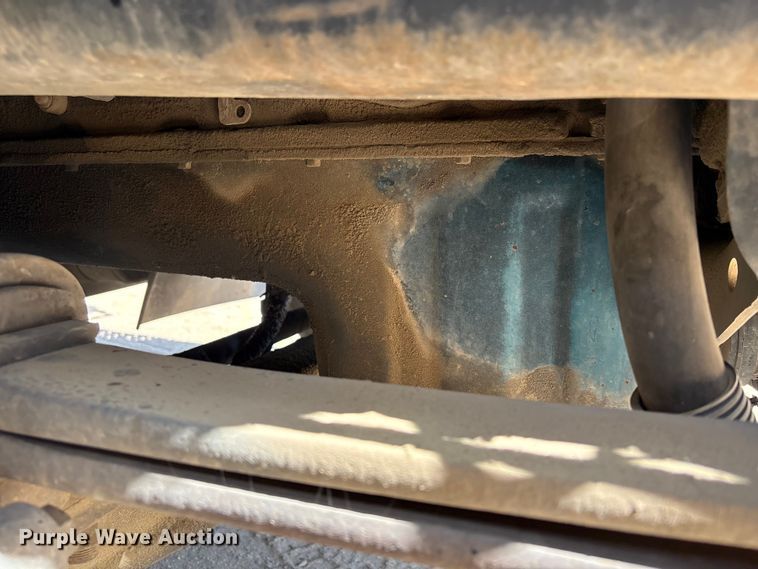 image for item EU0509 2005 International 4300 utility / service truck