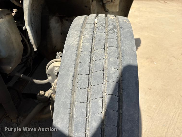 image for item EU0509 2005 International 4300 utility / service truck