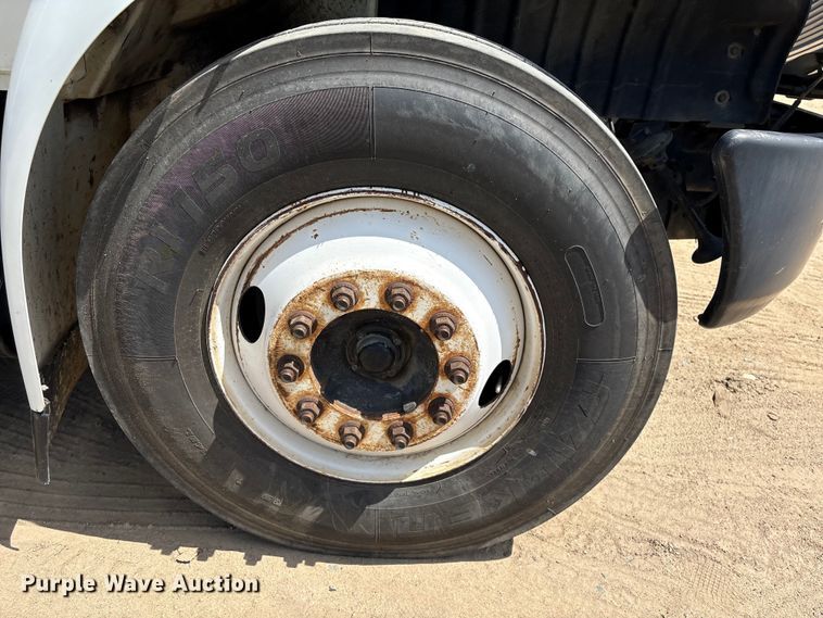 image for item EU0509 2005 International 4300 utility / service truck