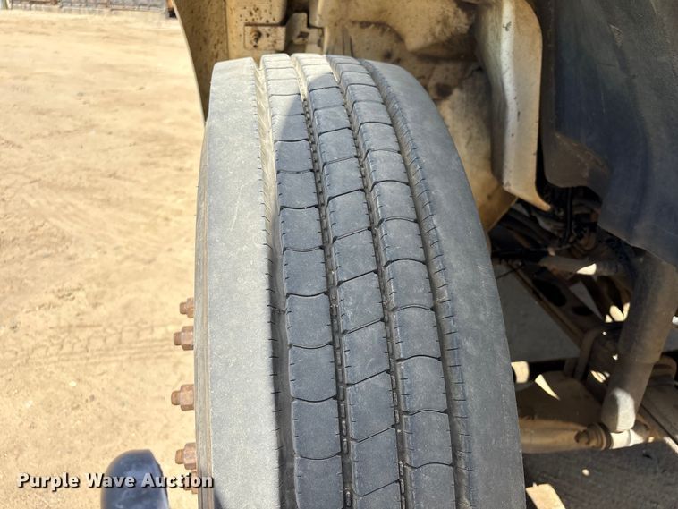 image for item EU0509 2005 International 4300 utility / service truck