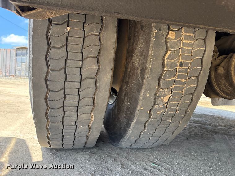 image for item EU0509 2005 International 4300 utility / service truck