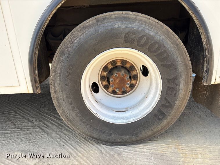 image for item EU0509 2005 International 4300 utility / service truck