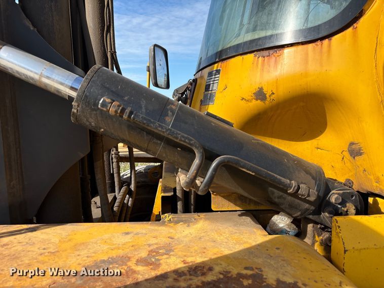 image for item EU0519 Hyundai 160D-7E forklift