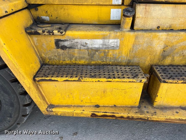 image for item EU0519 Hyundai 160D-7E forklift