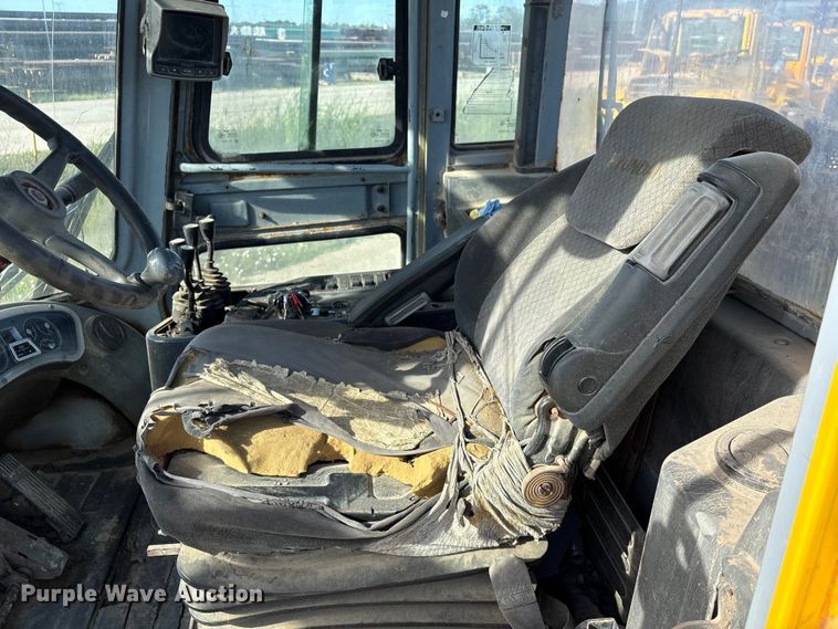 image for item EU0519 Hyundai 160D-7E forklift