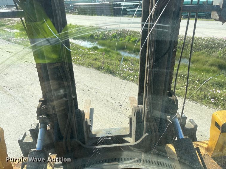 image for item EU0519 Hyundai 160D-7E forklift