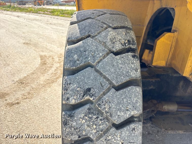 image for item EU0519 Hyundai 160D-7E forklift