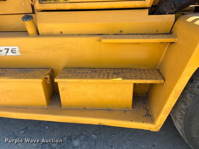 image for item EU0520 Hyundai 160D-7E forklift