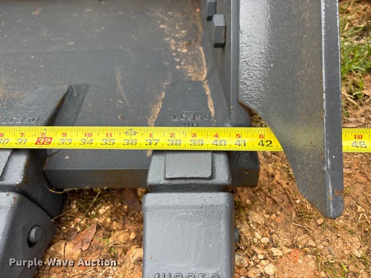 image for item EU0576 Smart Charm SCGB200-CAT320D-42GP excavator bucket