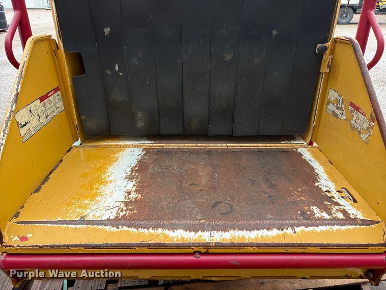 image for item EU5511 2016 Vermeer BC900XL wood chipper