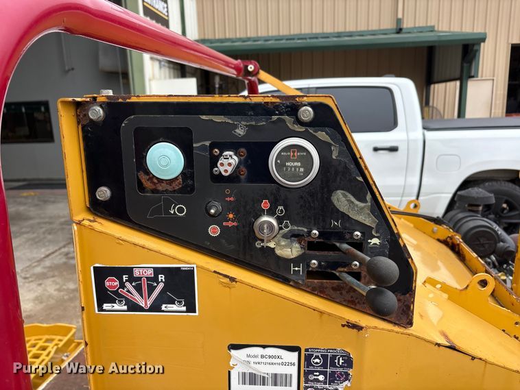 image for item EU5511 2016 Vermeer BC900XL wood chipper