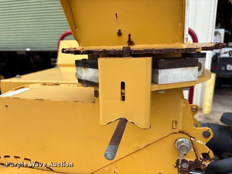 image for item EU5511 2016 Vermeer BC900XL wood chipper