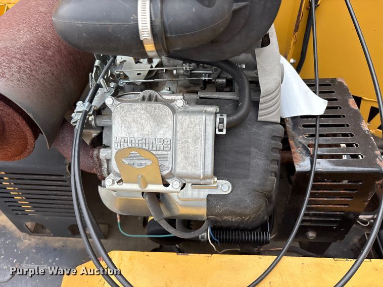 image for item EU5511 2016 Vermeer BC900XL wood chipper