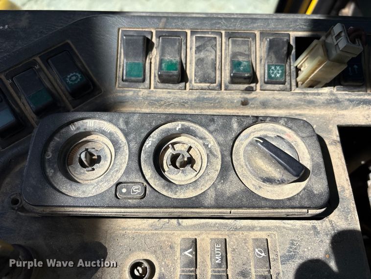 image for item EU7483 Hyundai 160D-7E forklift