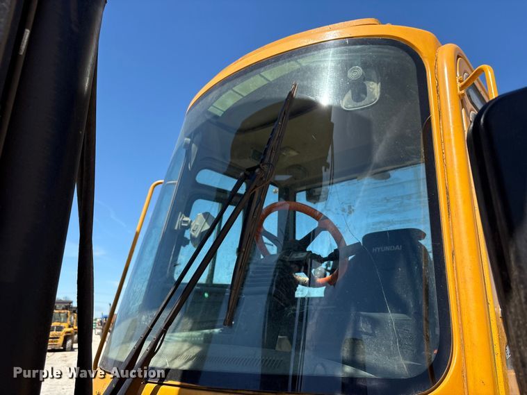 image for item EU7484 Hyundai 160D-7E forklift