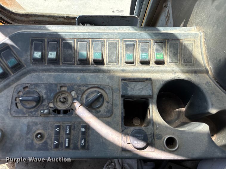 image for item EU7484 Hyundai 160D-7E forklift
