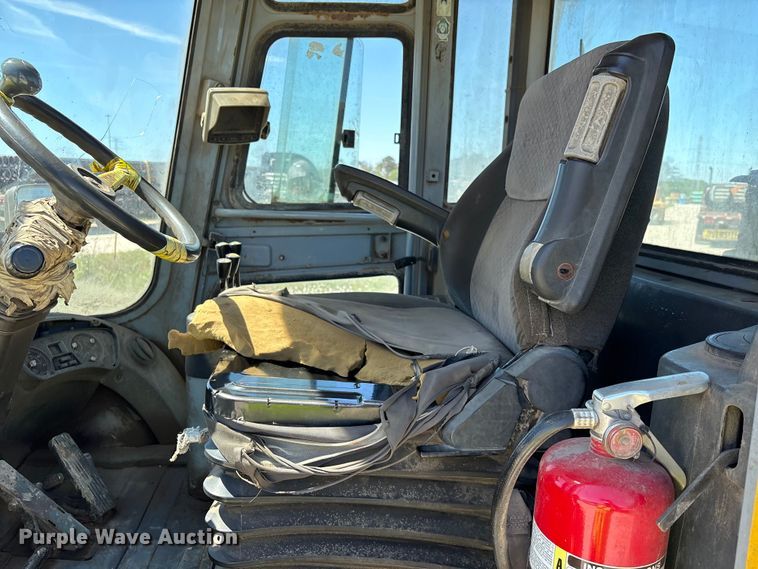 image for item EU7485 Hyundai 160D-7E forklift
