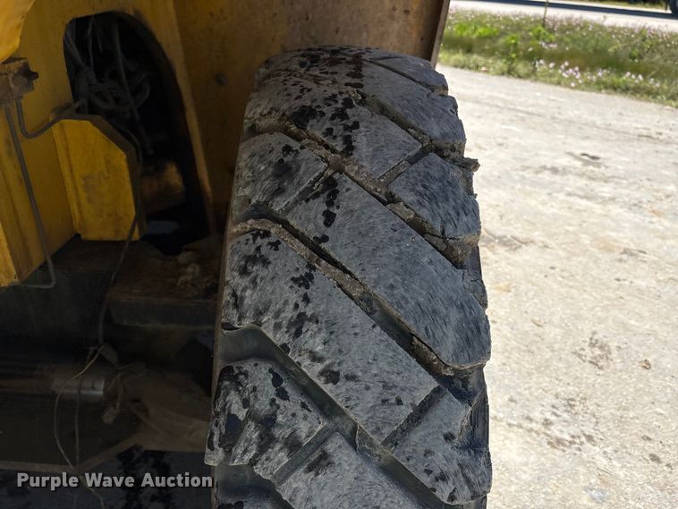 image for item EU7485 Hyundai 160D-7E forklift