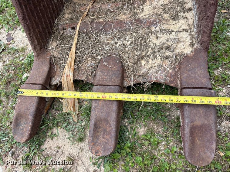 image for item EU7496 32