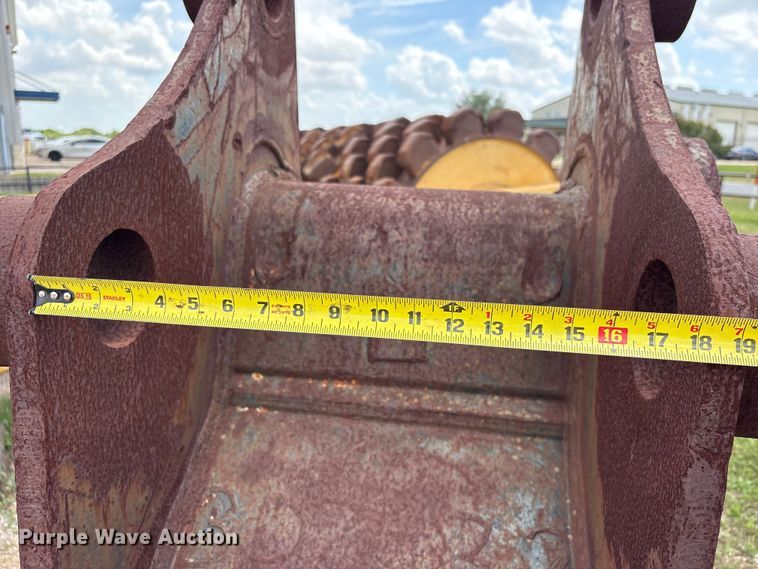 image for item EU7496 32