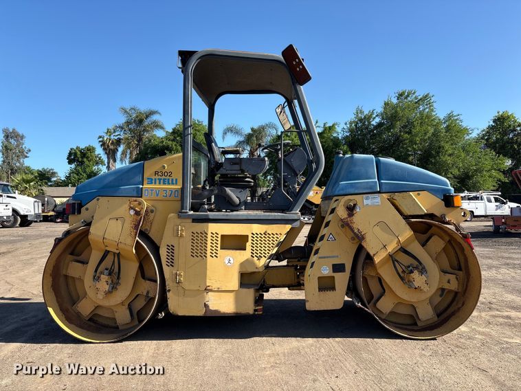 image for item EU8628 2001 Bitelli DTV 370 double drum vibratory roller