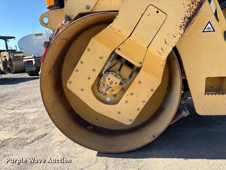 image for item EU8628 2001 Bitelli DTV 370 double drum vibratory roller