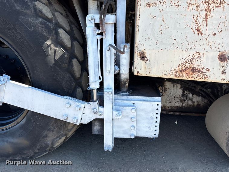 image for item EU8629 1996 Cedarapids CR551 paver