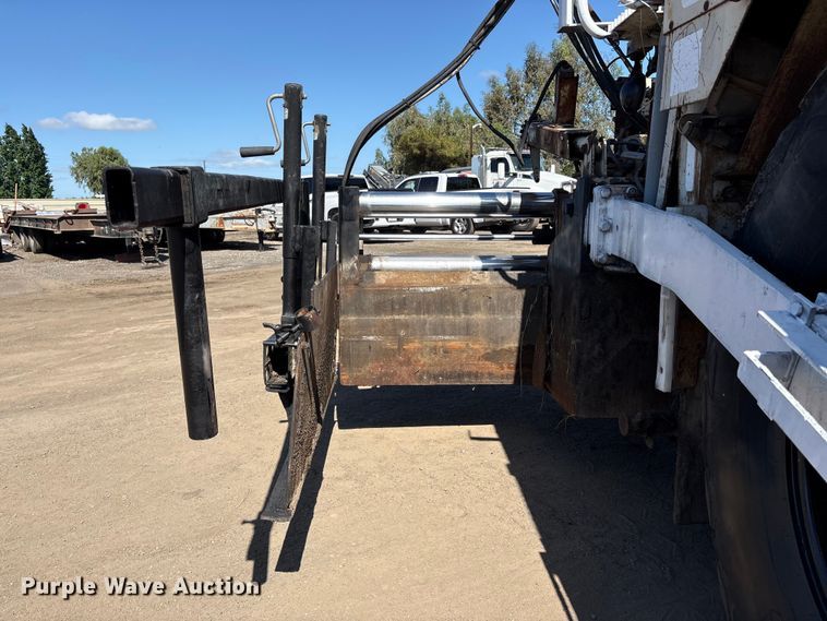 image for item EU8629 1996 Cedarapids CR551 paver