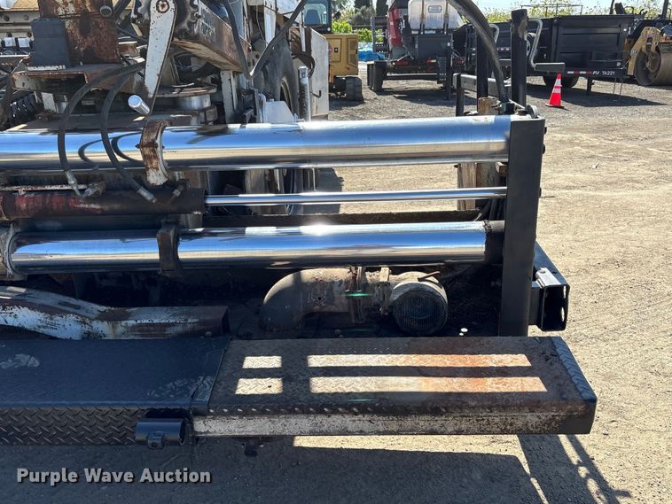 image for item EU8629 1996 Cedarapids CR551 paver