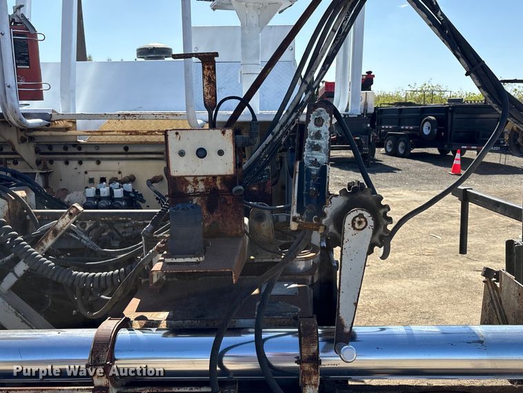 image for item EU8629 1996 Cedarapids CR551 paver