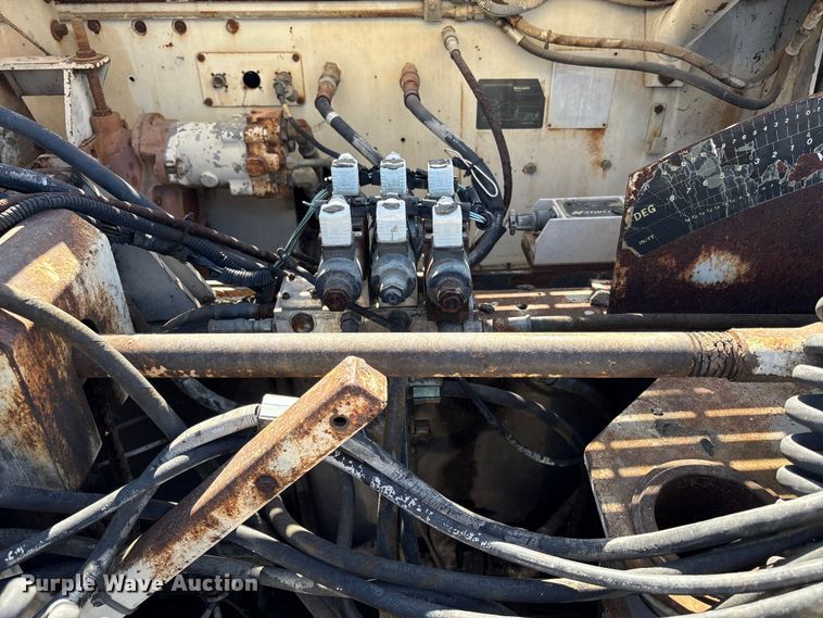 image for item EU8629 1996 Cedarapids CR551 paver