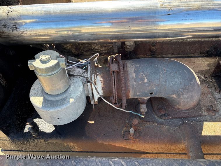 image for item EU8629 1996 Cedarapids CR551 paver