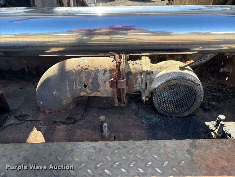 image for item EU8629 1996 Cedarapids CR551 paver