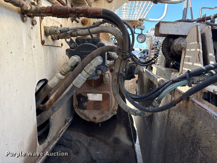 image for item EU8629 1996 Cedarapids CR551 paver