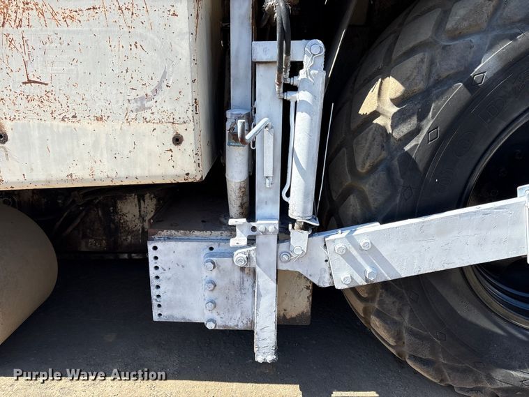 image for item EU8629 1996 Cedarapids CR551 paver