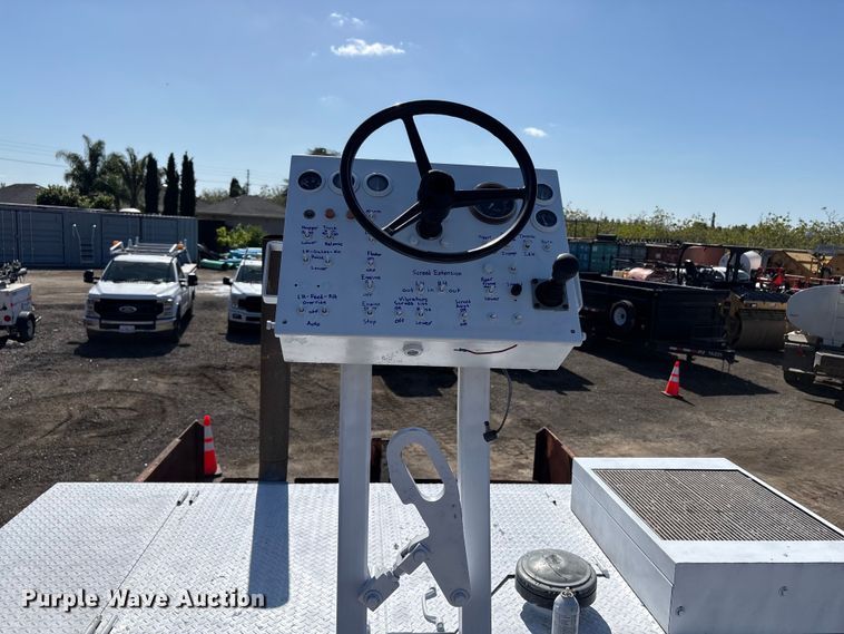 image for item EU8629 1996 Cedarapids CR551 paver