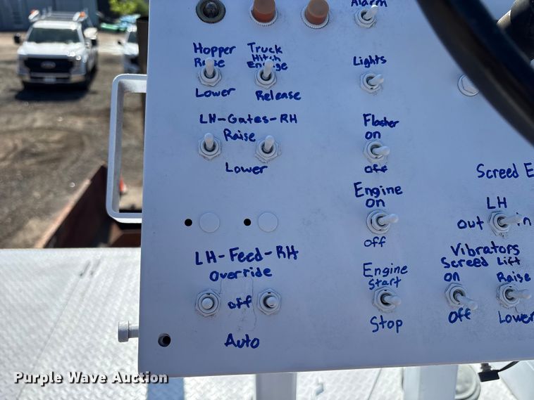 image for item EU8629 1996 Cedarapids CR551 paver