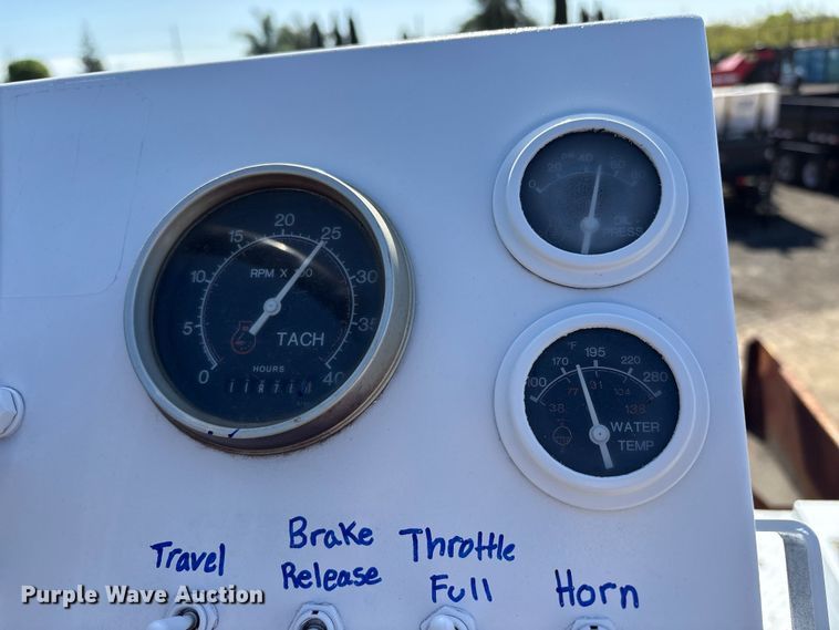 image for item EU8629 1996 Cedarapids CR551 paver