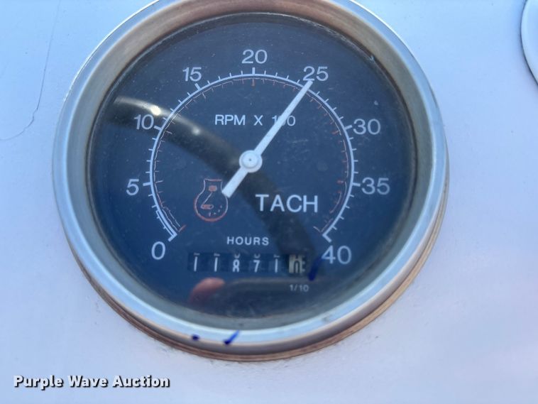 image for item EU8629 1996 Cedarapids CR551 paver