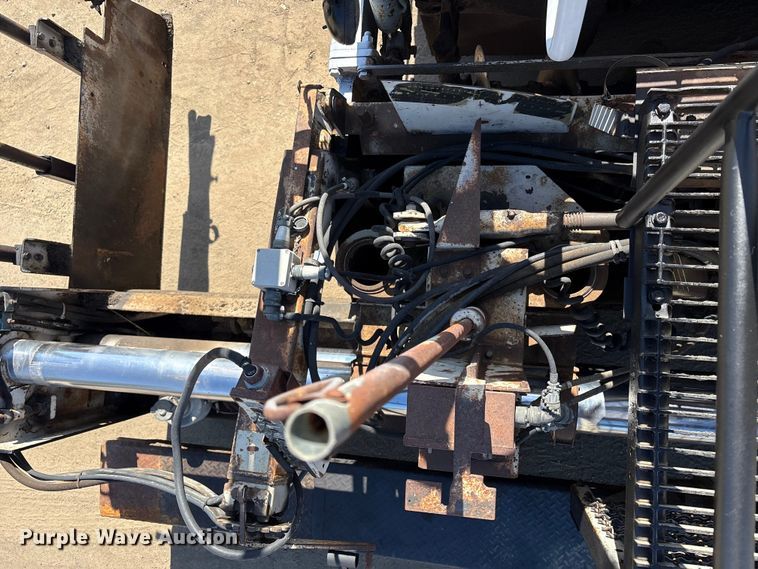 image for item EU8629 1996 Cedarapids CR551 paver