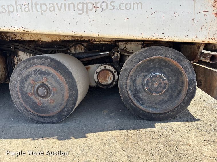 image for item EU8629 1996 Cedarapids CR551 paver