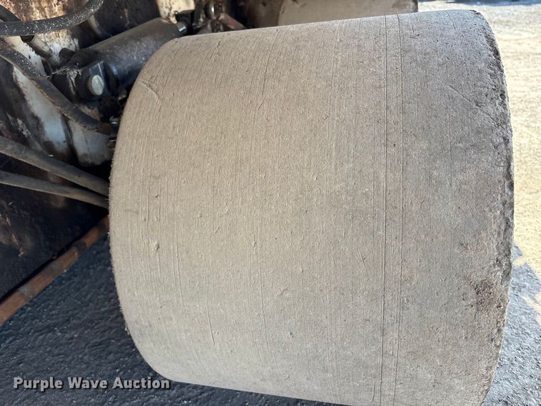 image for item EU8629 1996 Cedarapids CR551 paver