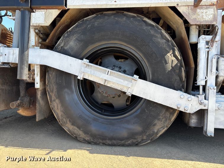 image for item EU8629 1996 Cedarapids CR551 paver