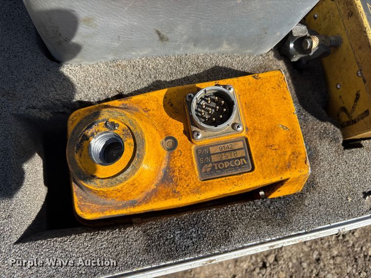 image for item EU8629 1996 Cedarapids CR551 paver