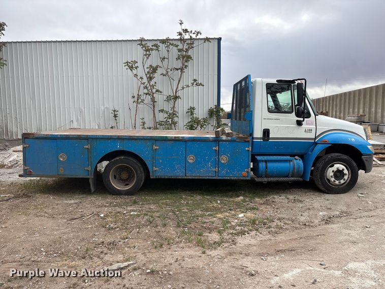 image for item EU8643 2004 International 4300 flatbed truck