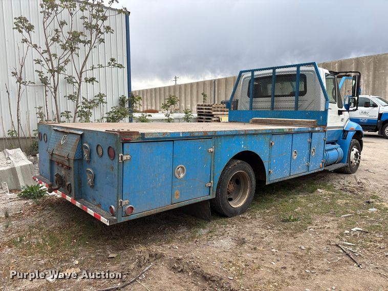 image for item EU8643 2004 International 4300 flatbed truck
