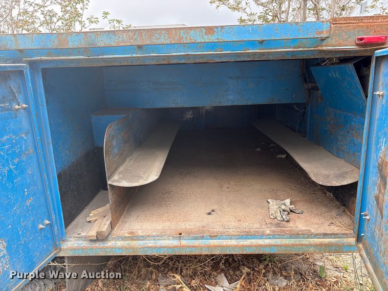image for item EU8643 2004 International 4300 flatbed truck