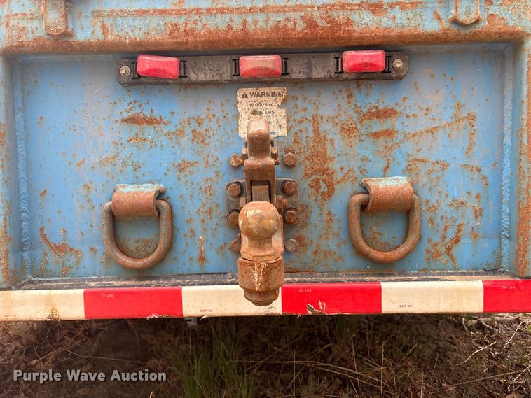 image for item EU8643 2004 International 4300 flatbed truck