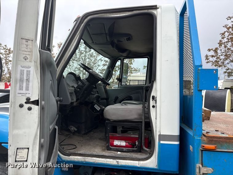 image for item EU8643 2004 International 4300 flatbed truck